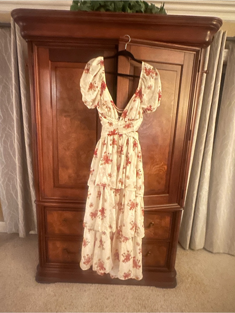NWT Vici Cream Maxi Dress. Gorgeous dress and beautiful tie up in the back